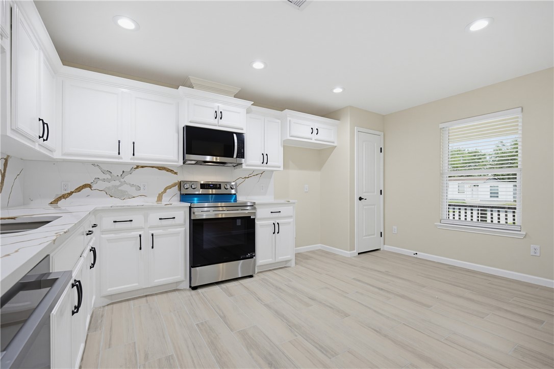 1402 Marine Dr Property Photo 8