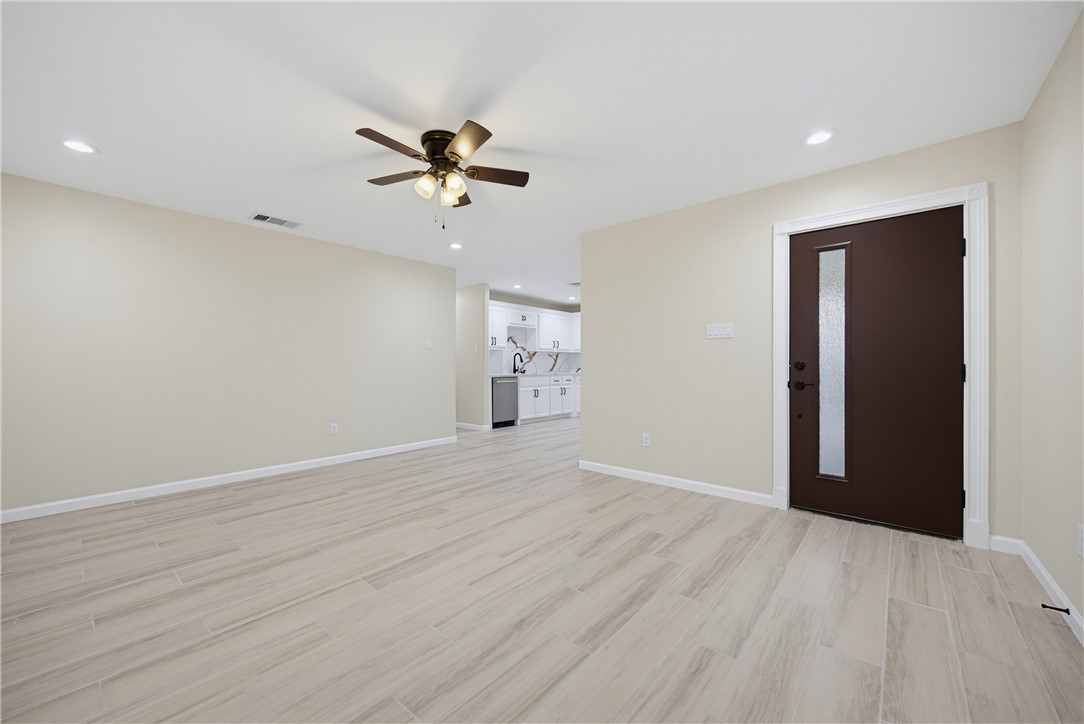 1402 Marine Dr Property Photo 17
