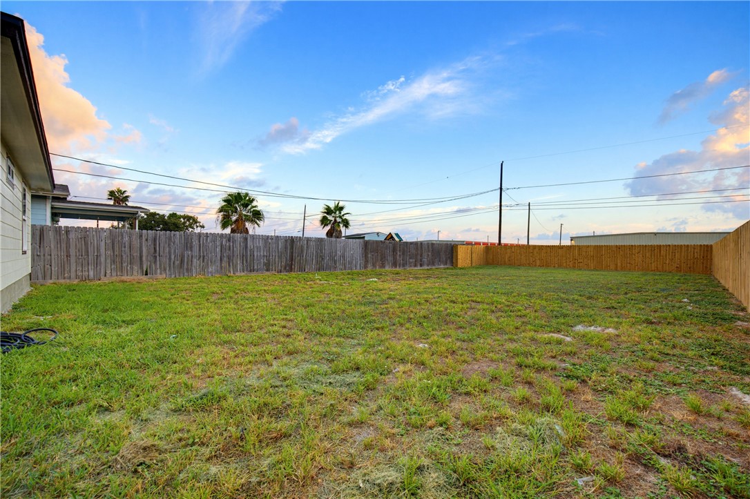 1402 Marine Dr Property Photo 23