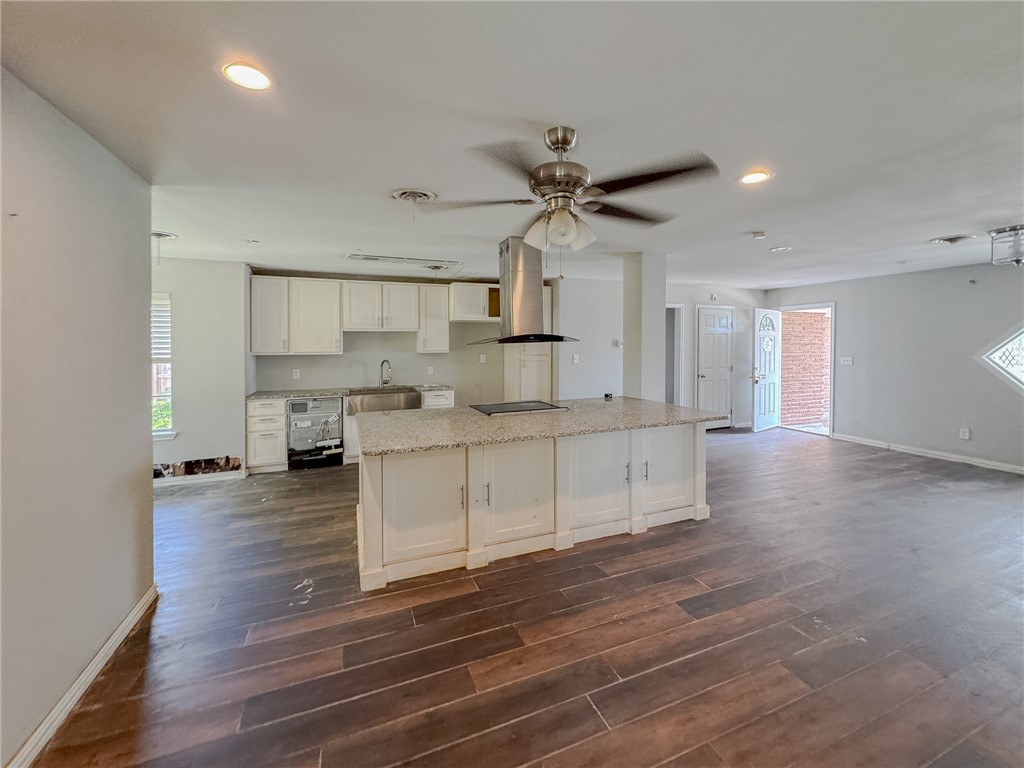 10750 Westwood Dr Property Photo 5
