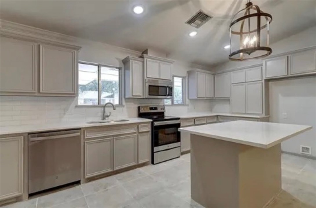 4809 River View Property Photo 7