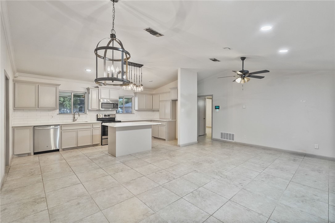 4809 River View Property Photo 7