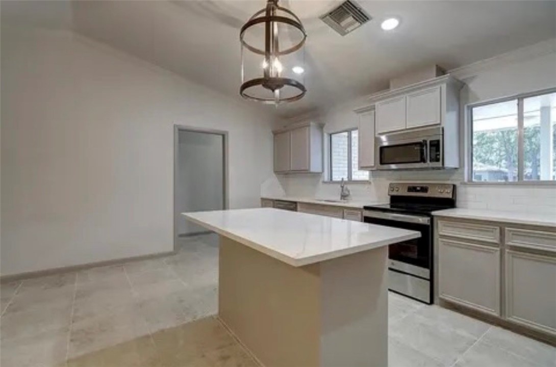 4809 River View Property Photo 8