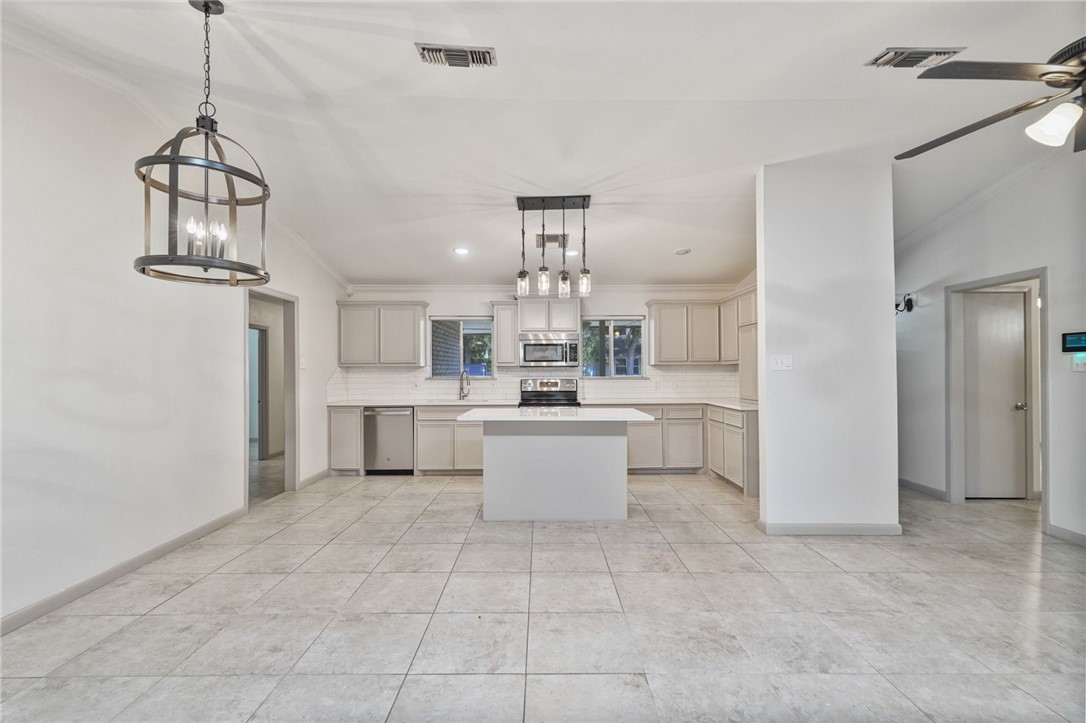 4809 River View Property Photo 8