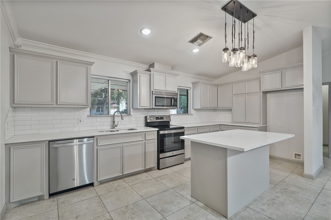 4809 River View Property Photo 9