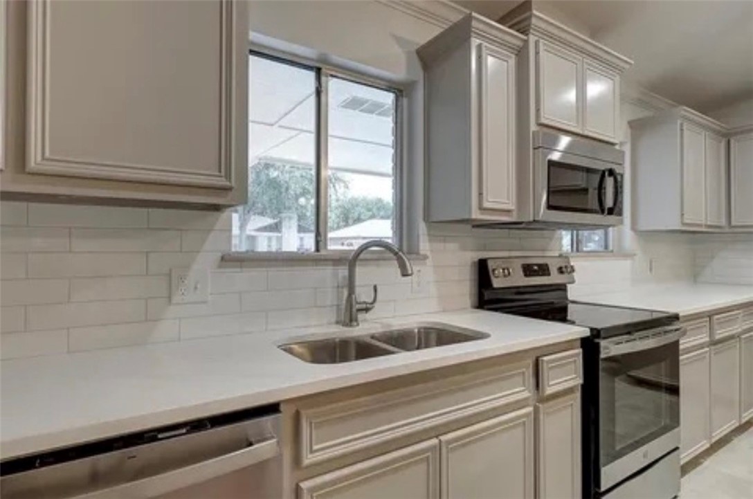 4809 River View Property Photo 10