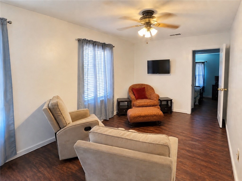 518 Commerce St Property Photo 12
