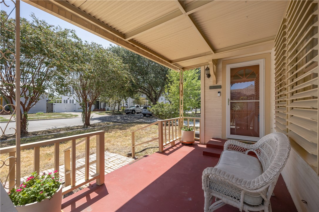 322 Southern St Property Photo 3