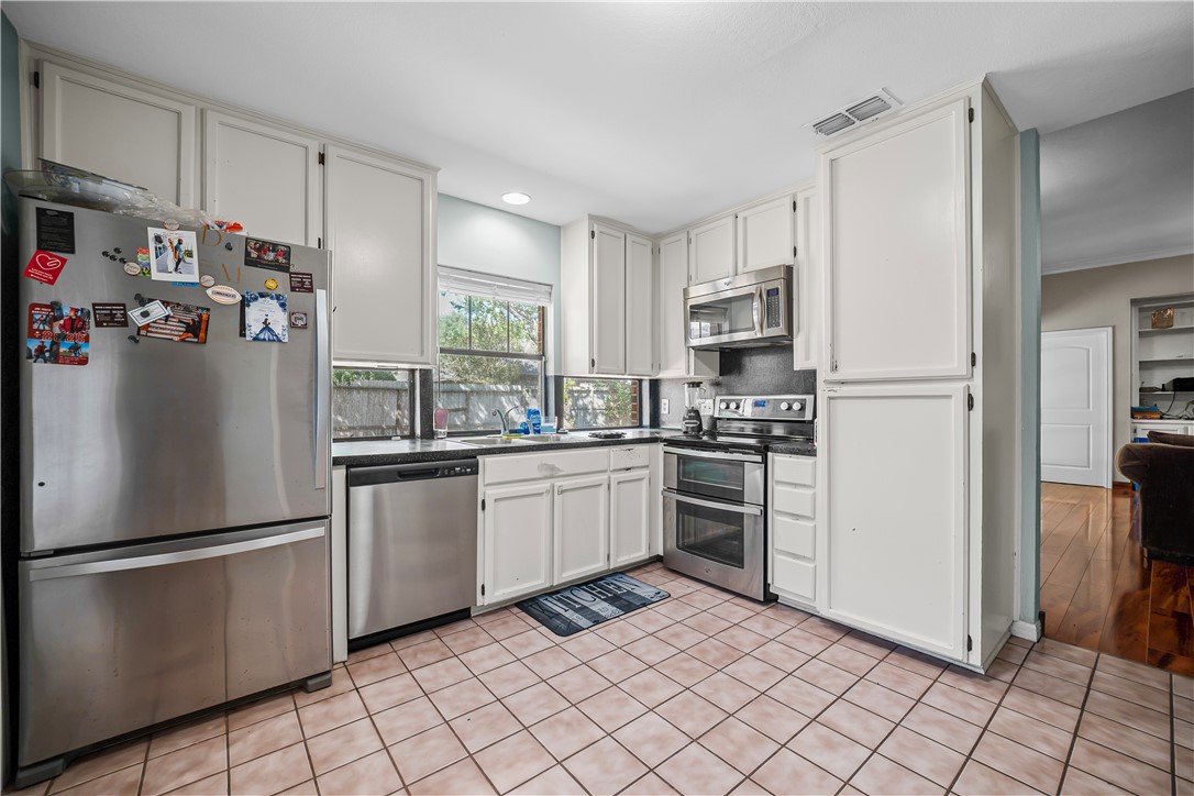 3430 Picadilly Property Photo 10