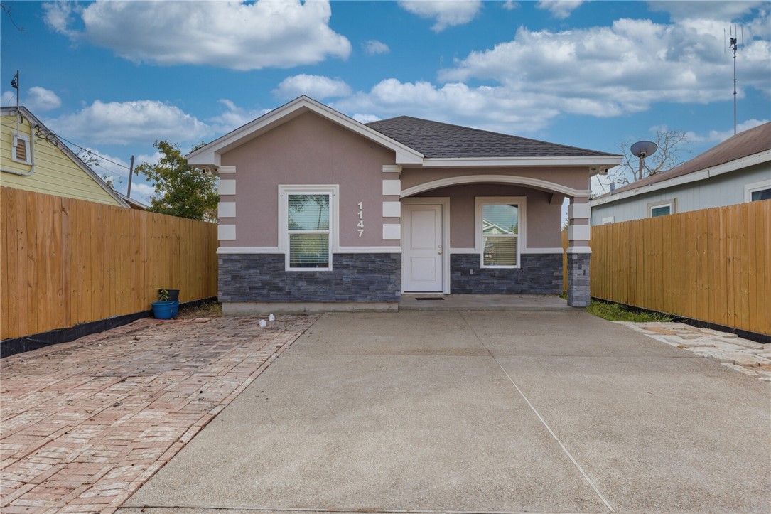 1147 Lolita St Property Photo 2
