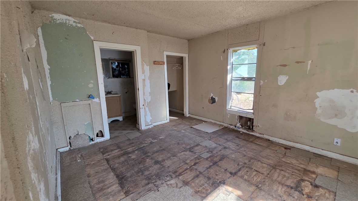 328 W Avenue D Property Photo 3
