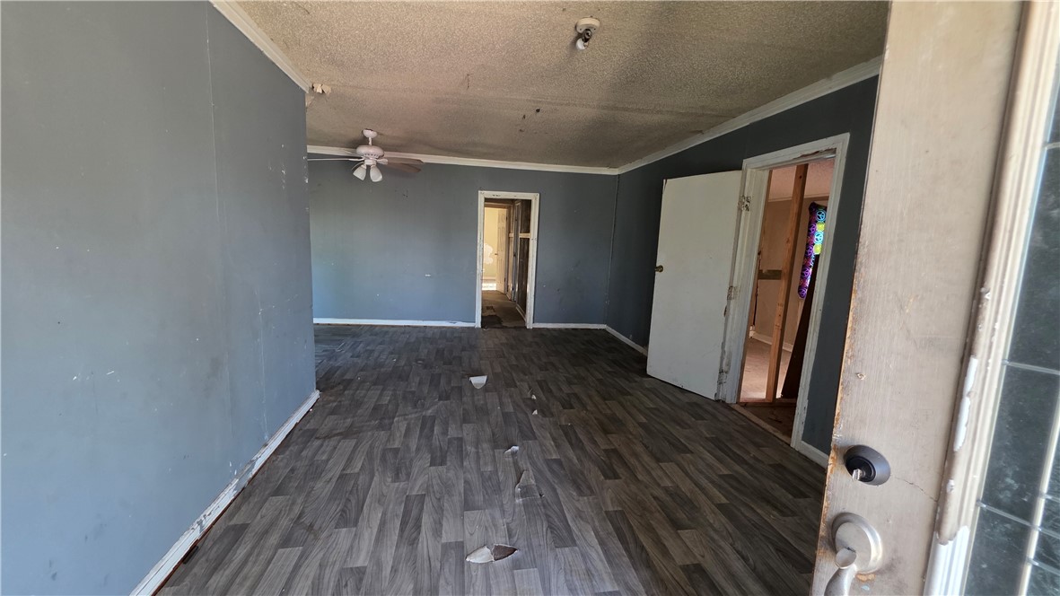 328 W Avenue D Property Photo 4