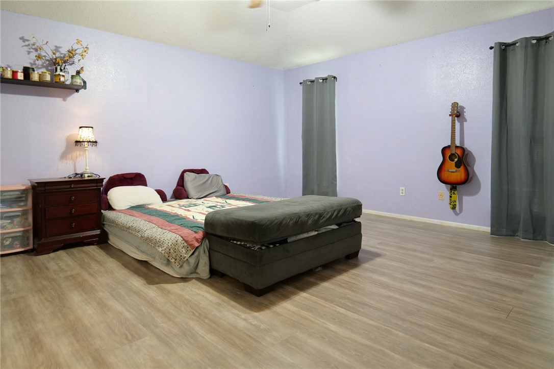 4913 Creekbend Road Property Photo 12