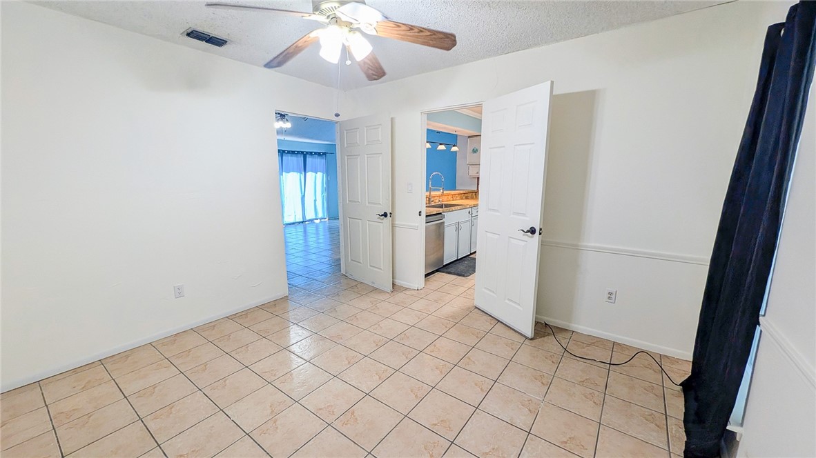 4913 Creekbend Road Property Photo 14