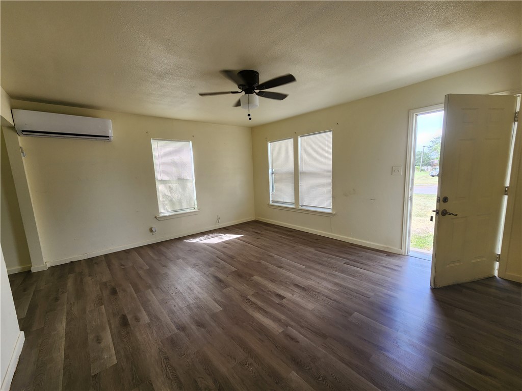2301 Frederick Dr Property Photo 2