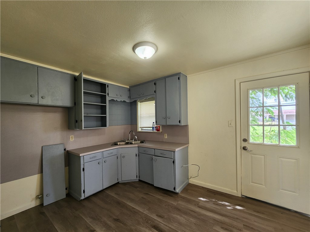 2301 Frederick Dr Property Photo 3