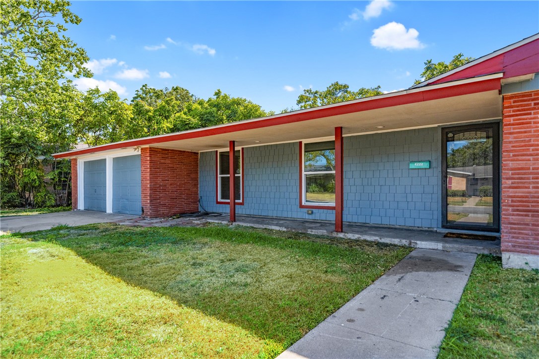 4222 Dody St Property Photo 4