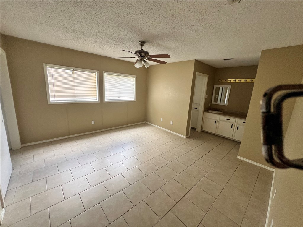 5322 Inverness Dr Property Photo 3
