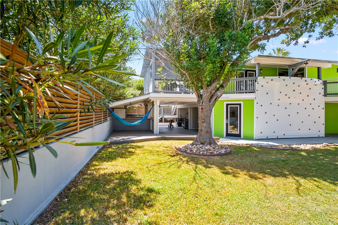 1403 Whispering Sands St Property Photo 4