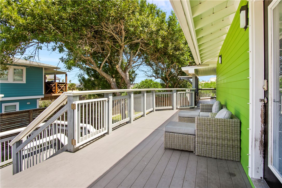 1403 Whispering Sands St Property Photo 10