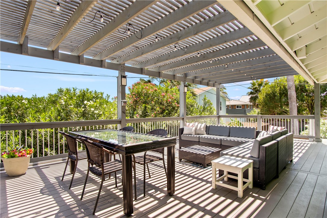 1403 Whispering Sands St Property Photo 40