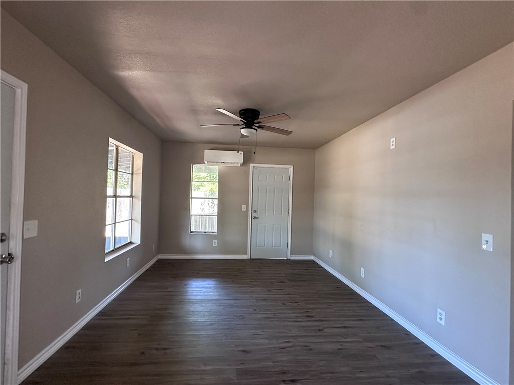 1217 Stone St Property Photo 3