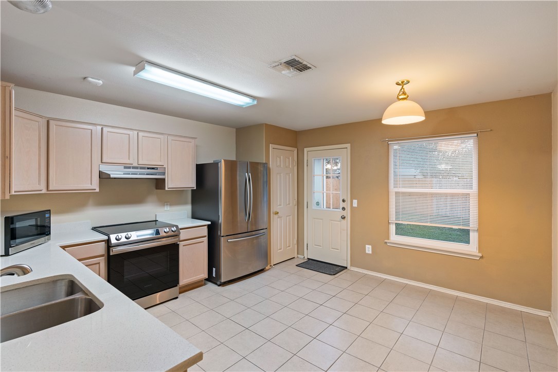 3105 Halifax Dr Property Photo 3