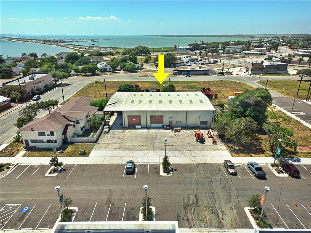 615 Houston St Property Photo 2