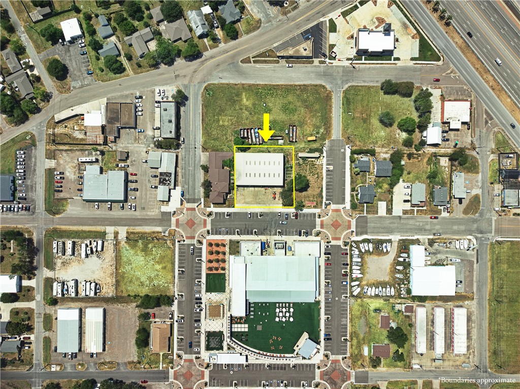 615 Houston St Property Photo 3