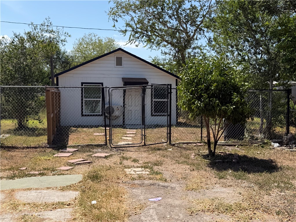 2725 Deer St B Property Photo 1