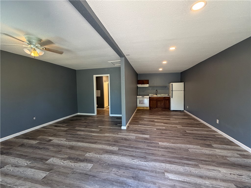 2725 Deer St B Property Photo 3