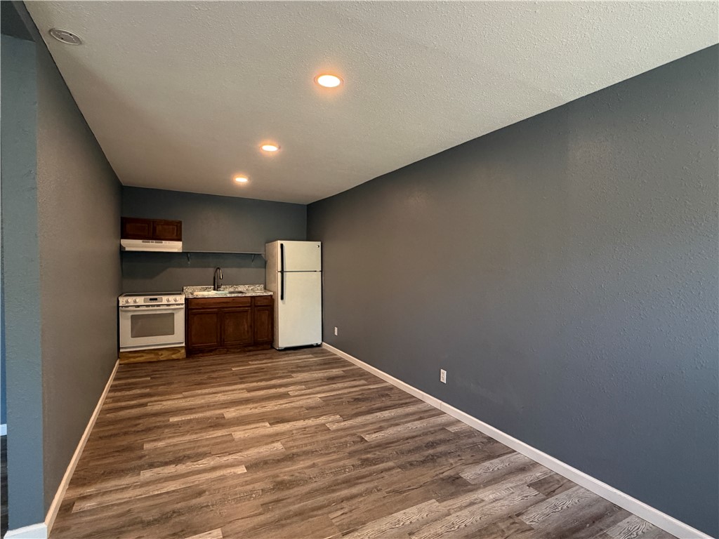2725 Deer St B Property Photo 4