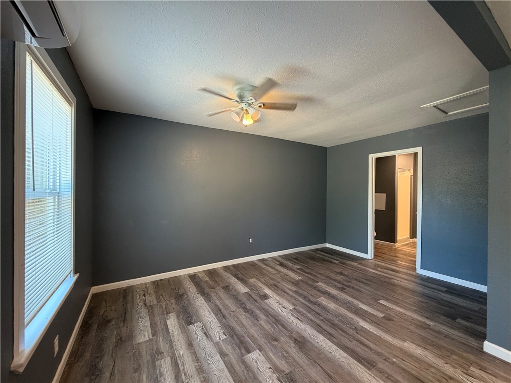 2725 Deer St B Property Photo 6