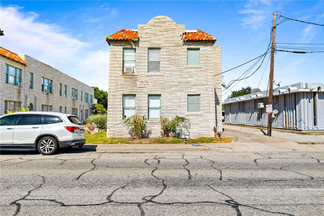 615-619 S Tancahua St Property Photo 3