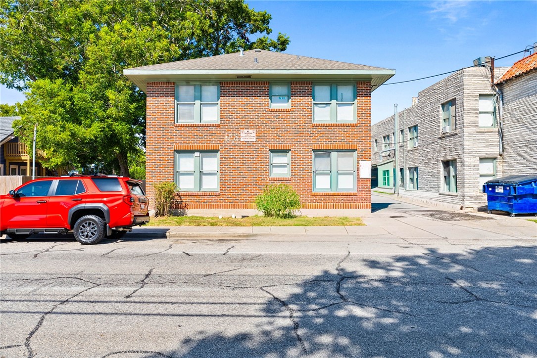 615-619 S Tancahua St Property Photo 4