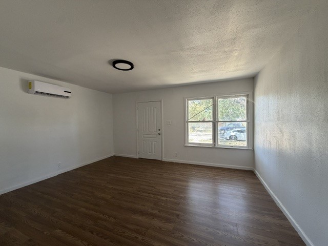 1701 Islla Dr Property Photo 3