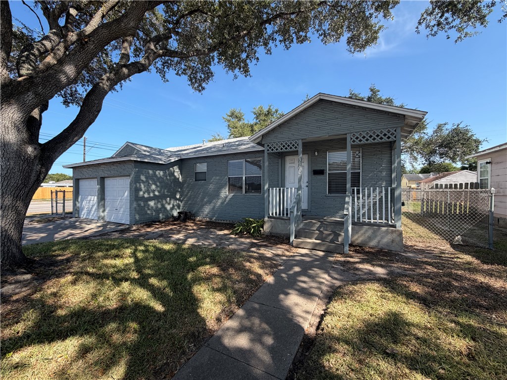 3902 Herndon St Property Photo 2