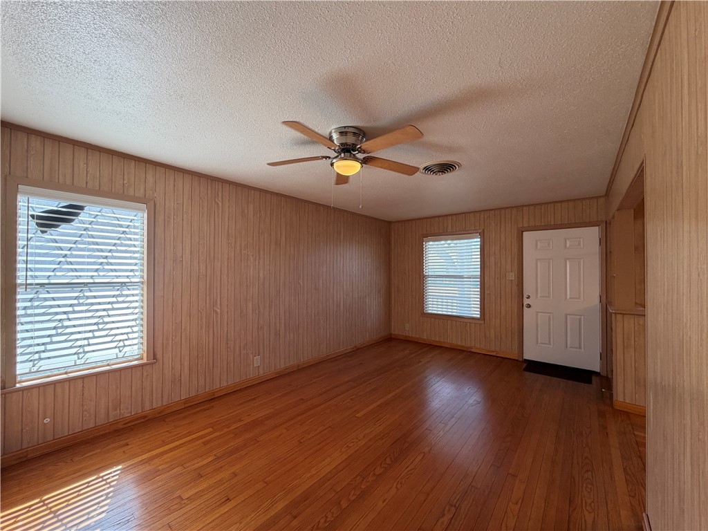 3902 Herndon St Property Photo 5