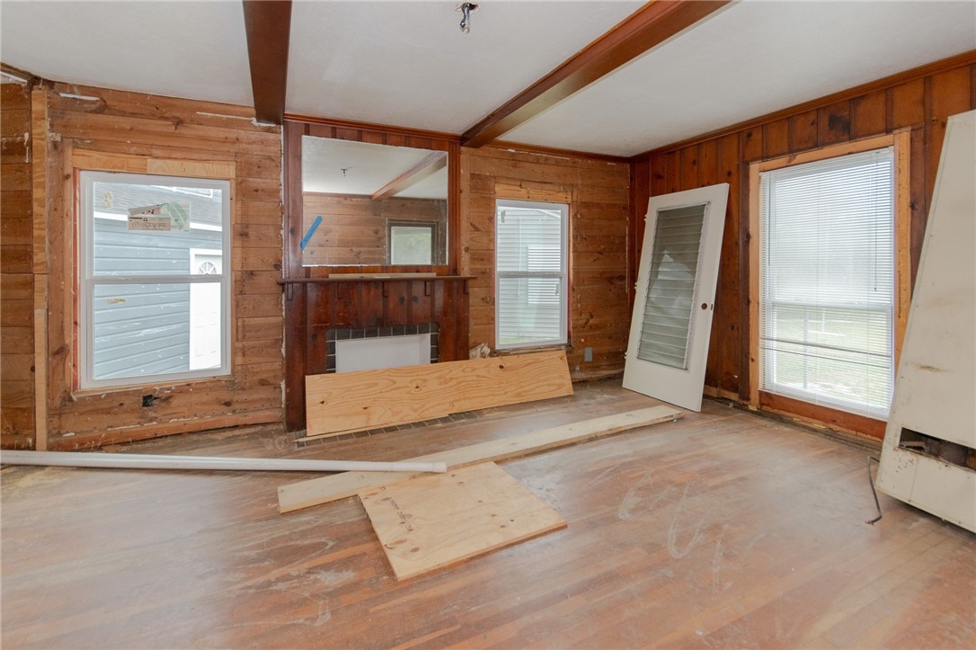 1333 Logan Ave Property Photo 3