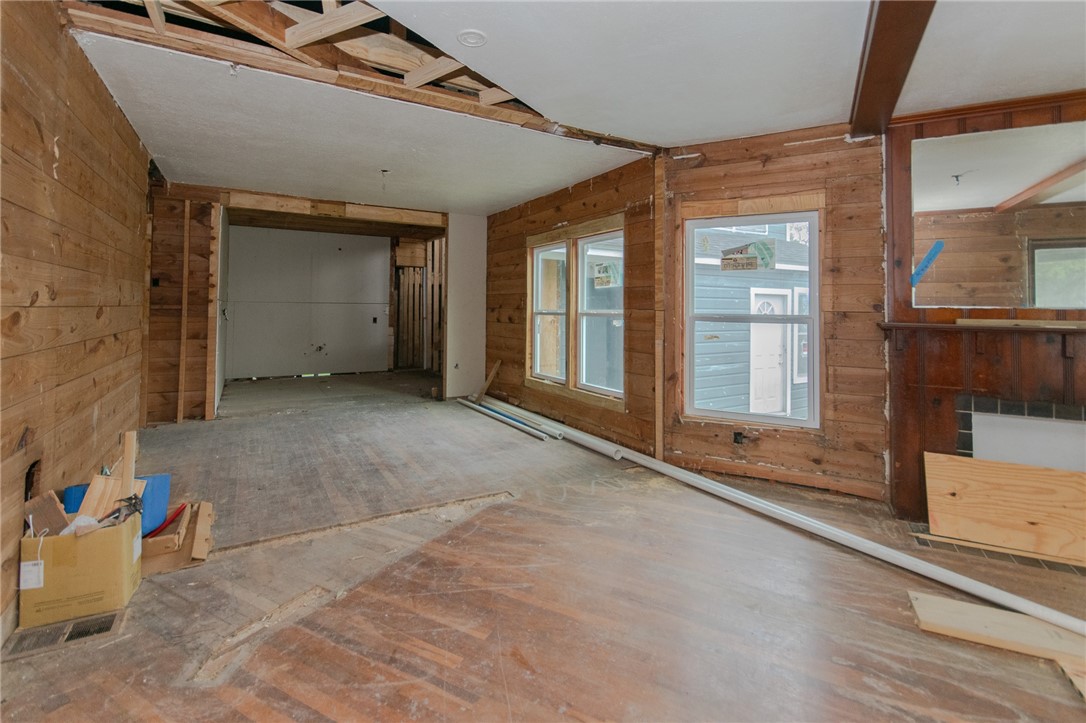 1333 Logan Ave Property Photo 4