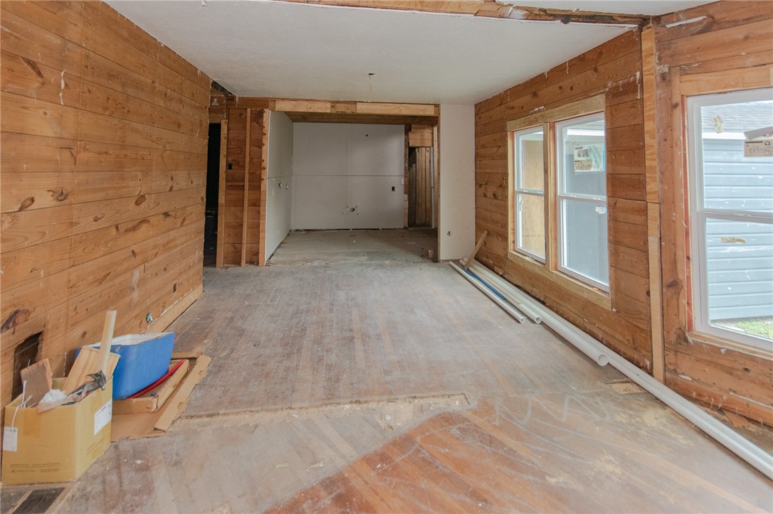 1333 Logan Ave Property Photo 5