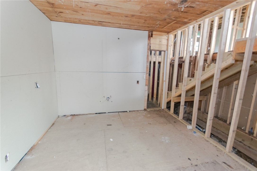 1333 Logan Ave Property Photo 6