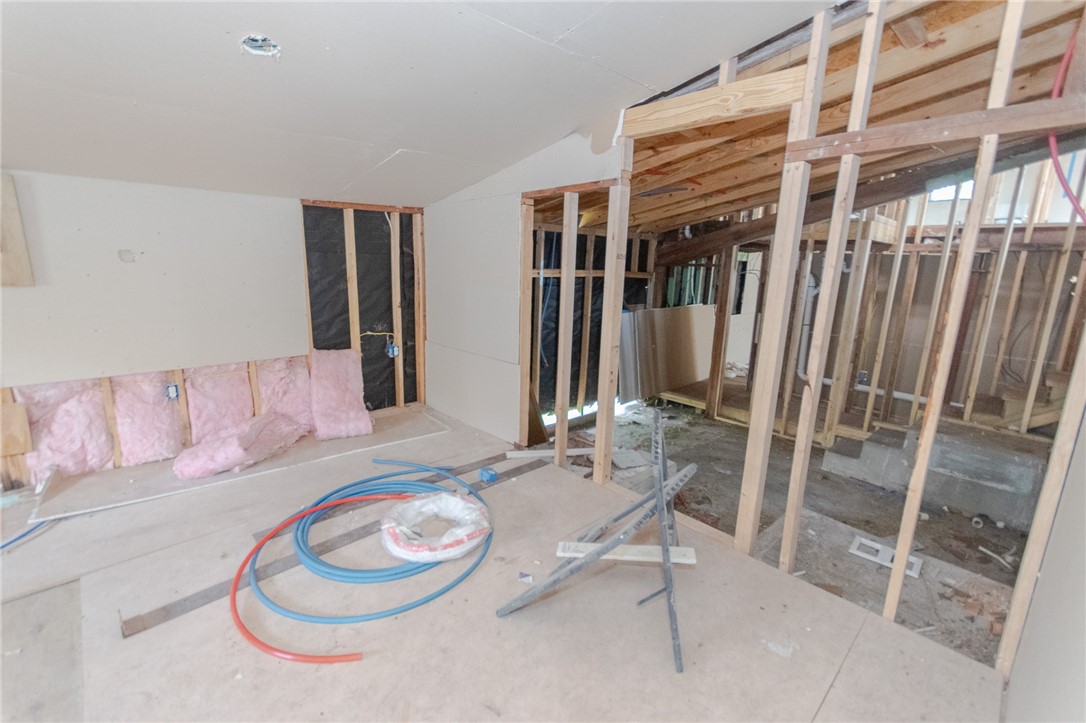 1333 Logan Ave Property Photo 10