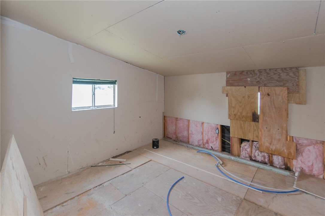 1333 Logan Ave Property Photo 11