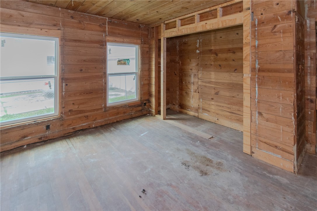 1333 Logan Ave Property Photo 13