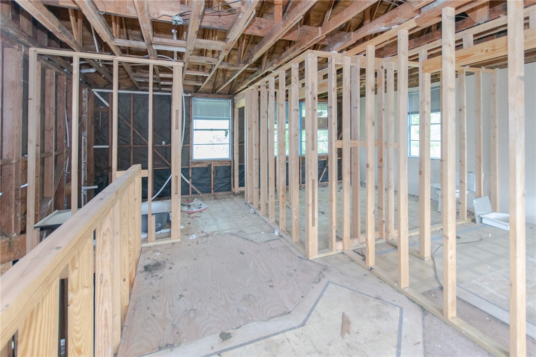 1333 Logan Ave Property Photo 15
