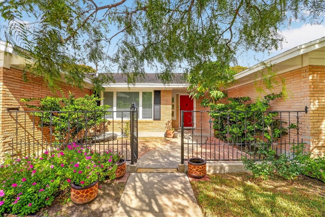 438 Haroldson Dr