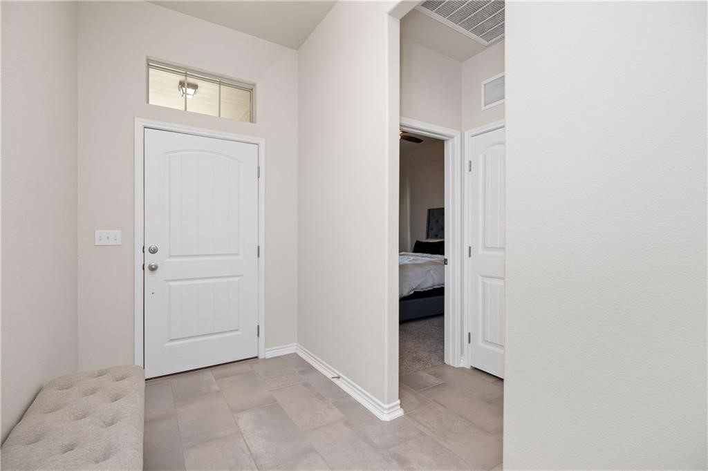 1039 Ocean Breeze St Property Photo 4