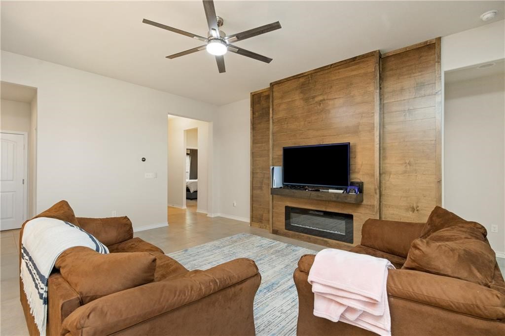 1039 Ocean Breeze St Property Photo 5