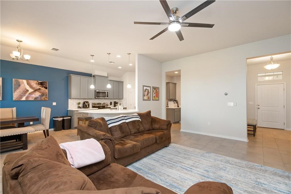 1039 Ocean Breeze St Property Photo 8